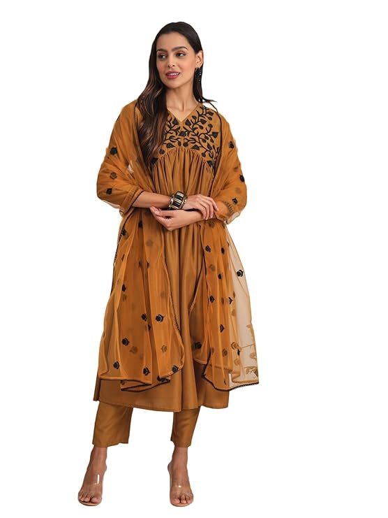 Womanista Women Cotton Blend Kurta Set